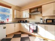 5 bedroom end of terrace house to rent