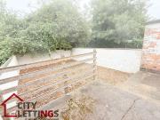 5 bedroom end of terrace house to rent