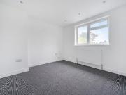 5 bedroom end of terrace house to rent