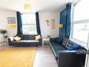 5 bedroom end of terrace house to rent