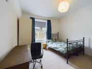 5 bedroom end of terrace house to rent