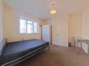 5 bedroom end of terrace house to rent