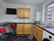 5 bedroom flat close to transport
