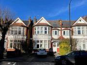 5 bedroom flat for rent in The Mall Southgate N14