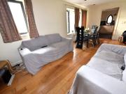 5 bedroom Flat in Flat 2, 49a Kirkstall Lane