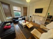 5 bedroom Flat To Let