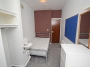 5 bedroom Flat To Let