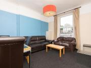 5 bedroom flat to rent