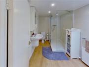 5 bedroom flat to rent