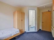 5 bedroom flat to rent