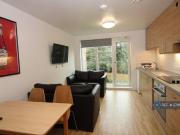 5 bedroom flat to rent