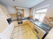 5 bedroom flat to rent