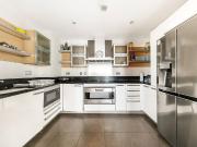 5 bedroom flat to rent