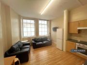 5 bedroom flat to rent