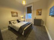 5 bedroom flat to rent