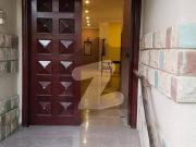 5 Bedroom Fully Renovated Washroom And Kitchen West Open 5 Bedroom Fully Renovated Washroom And Kitchen West Open