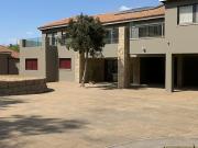 5 bedroom home with office and flatl.