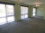 5 BEDROOM HOME WITH TWO ENSUITES Ducted heating and Evap...