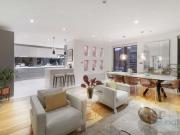 6 Bedroom Detached House