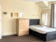 5 bedroom house for rent in Harborough Road,...