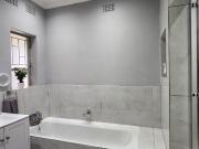 5 Bedroom House For Sale in Geelhoutpark