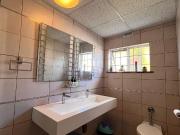 5 Bedroom house sold in Gleemoor, Cape Town