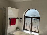 5 Bedroom House For Sale in Grassy Park