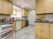 5 Bedroom House For Sale in Lakefield