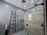 5 Bedroom House For Sale in Lansdowne