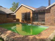 5 Bedroom House For Sale in Verwoerdpark