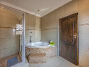 5 Bedroom House For Sale in Willow Acres