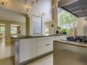 6 Bedroom House in Alphen Park