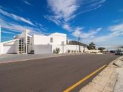 5 Bedroom House in Bloubergstrand