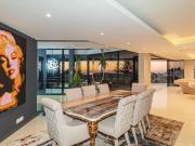 5 Bedroom House in Bloubergstrand