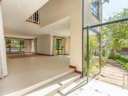 5 Bedroom House in Cotswold Downs Estate