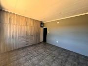 5 Bedroom House in Estoire