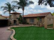 5 Bedroom House in Geelhoutpark