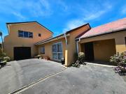 5 Bedroom House in Kensington