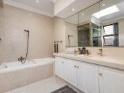 5 Bedroom House in Melrose