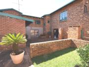 5 Bedroom House in Montana Park