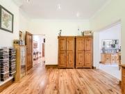 5 Bedroom House in Oaklands