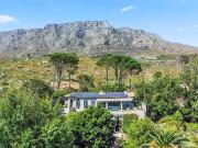 5 Bedroom House in Oranjezicht