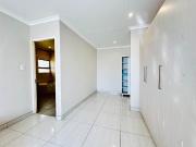 5 Bedroom House in Robertsham