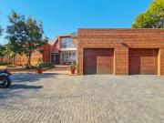 5 Bedroom House in Waterkloof Ridge
