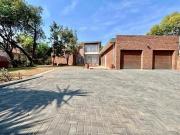 5 Bedroom House in Waterkloof Ridge