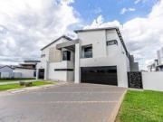 5 bedroom house, on the market in si.