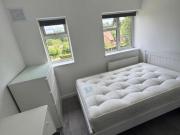 5 bedroom house share for rent in Wavell Way,...