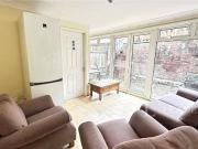 5 bedroom house to rent Brendon Avenue, Luton,...
