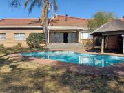 5 Bedroom house to rent in Langenhovenpark, Bloemfontein