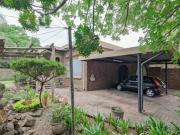 5 bedroom house with flatlet on the.